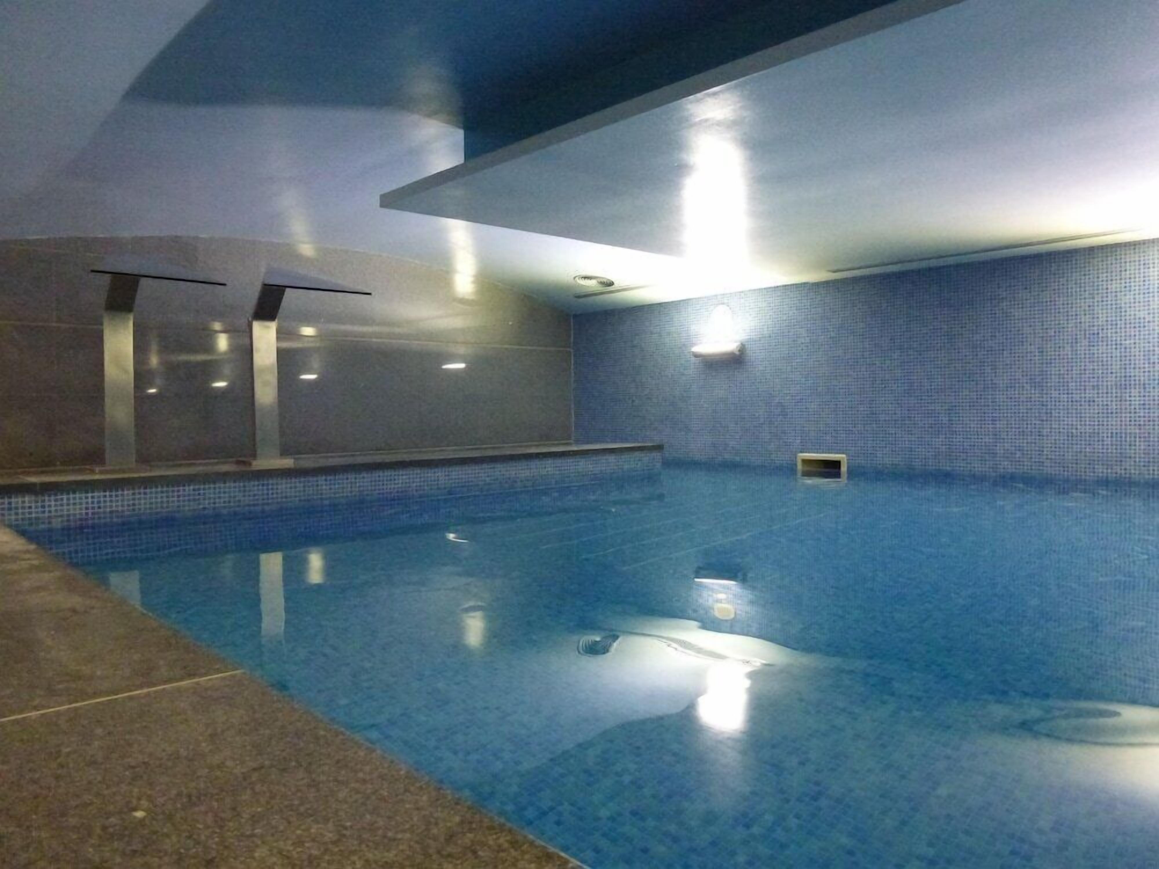 室內泳池、室外泳池