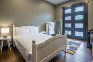 5 Schlafzimmer, Reisekinderbett, Internetzugang, Bettwäsche