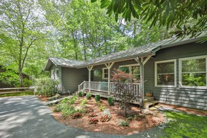 Exterior - Linger Longer: One-Level Luxury Home w/ Screened Porch, 2 Fireplaces, Firepit (Highlands)