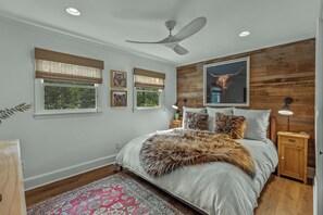 2 bedrooms, iron/ironing board, free WiFi, bed sheets - Linger Longer: One-Level Luxury Home w/ Screened Porch, 2 Fireplaces, Firepit (Highlands)