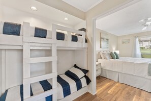 1 bedroom, iron/ironing board, WiFi, bed sheets - Condo on a Golf Course, 5 Minute Walk to Private Beach (Destin)