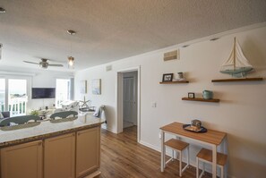 Dining - Coastal Condo w/ Public Atlantic Beach Access (Atlantic Beach)