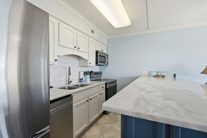 Fridge, microwave, oven, stovetop - Island Surf #7 - 2 Bd Beach front & pool side condo w/ beach service! (Fort Walton Beach)