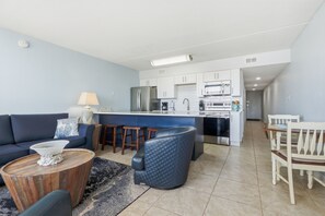 Interior - Island Surf #8  1st Floor + Poolside + Beachfront + Beach Service! (Fort Walton Beach)