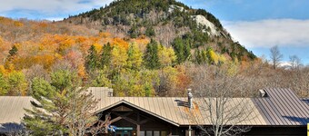 The Pico Escape: 3BR/2BA Ski On/Ski Off at Pico Mountain. Close to Killington.