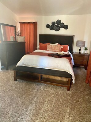 3 habitaciones, escritorio, tabla de planchar con plancha y wifi gratis 