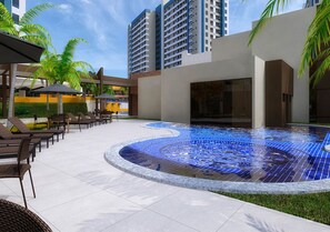 Piscina externa, piscina aquecida