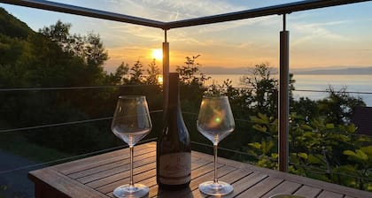 Panoramic lake view chalet