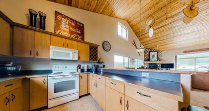 Mountain-view gem with fireplace, garage, washer/dryer & alfresco dining