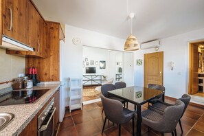 Private kitchen - Lovely Duplex at Santa Cruz 10 people Parking Optional (Sevilla)