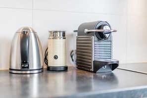 Unclassified image, 4 of 21, button