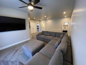 Smart TV, fireplace, ping pong