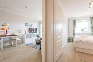 Unclassified image, 3 of 35, button - House Christianenhöhe, Whg. 10 - Central. Close to the beach. Right in the middle. (Sylt)