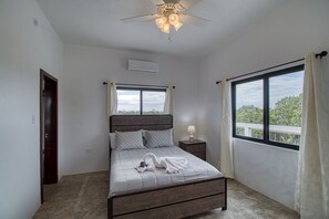 2 bedrooms, iron/ironing board, Internet, bed sheets