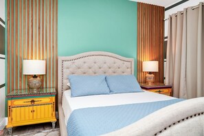 5 bedrooms, in-room safe, desk, iron/ironing board - 

PerfectVacationHome5/4 Sleep12close to DisneyWorld, great forfamily gathering  (Kissimmee)