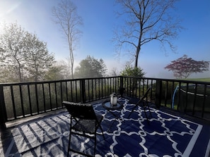 Property grounds - Hudson River View Suite-idyllic getaway with fireplace & private deck-75 min NYC (Newburgh)