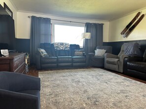 Smart TV, DVD player, books