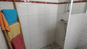 Shower, towels
