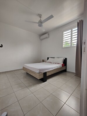 2 dormitorios, tabla de planchar con plancha, wifi y ropa de cama