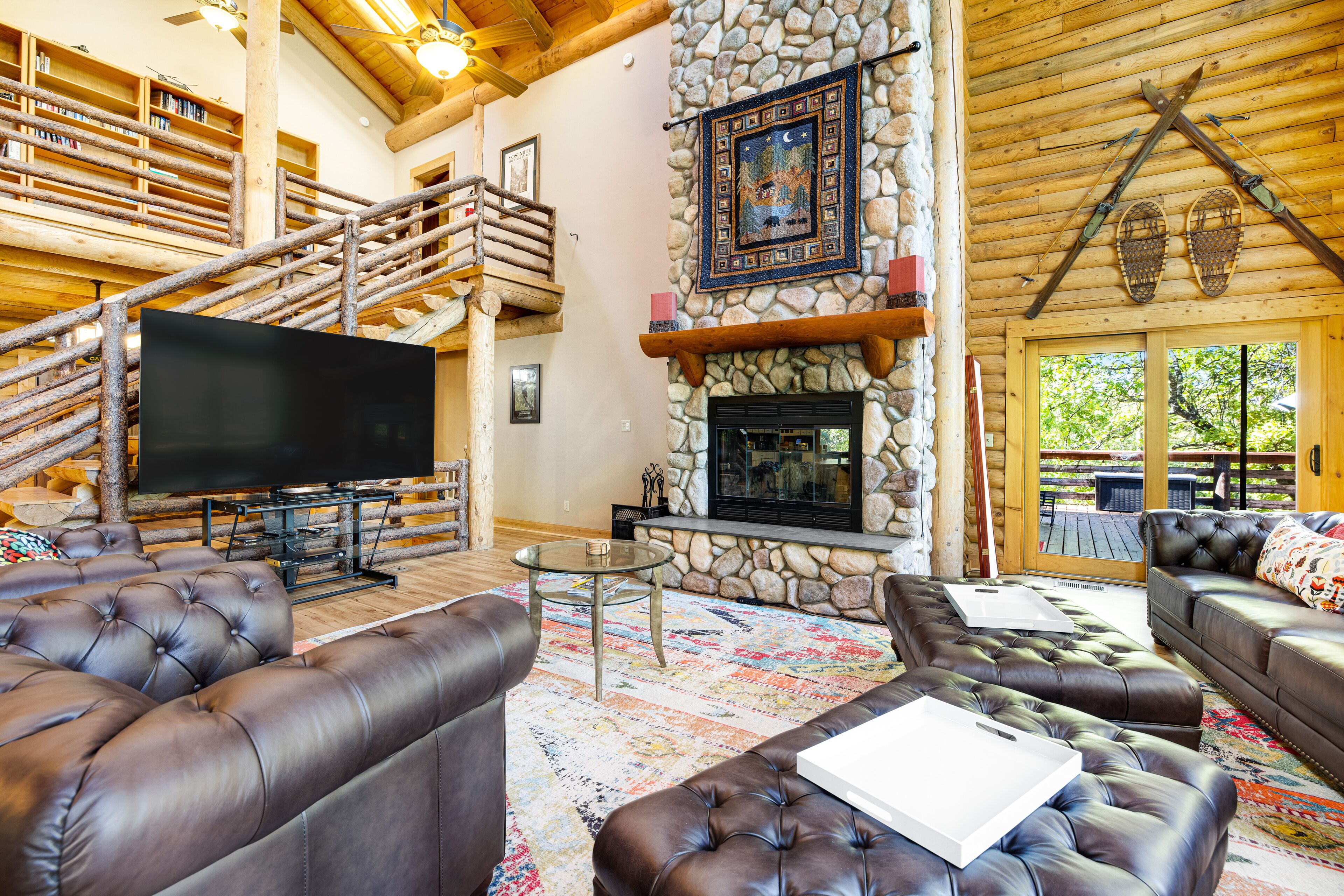 Beautiful Custom Built Log Cabin W/ Views of Trees & Wildlife, Free WiFi & Deck
