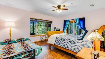 6 bedrooms, iron/ironing board, internet, bed sheets