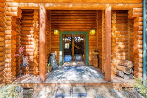 Exterior detail - Custom Built 6BR Chalet w/Views of Trees & Wildlife, WiFi &  Large Deck (Groveland)