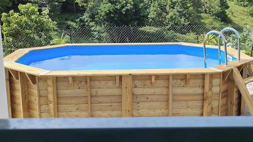 Bas de villa T2 avec piscine plage de sainte anne à 5 minutes