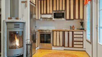 Refrigerador, microondas, lavavajillas, utensilios de cocina