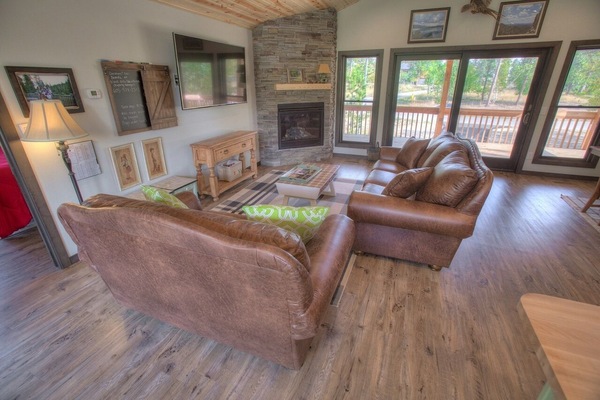 Smart TV, lareira, DVD player