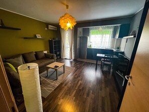 Smart-TV, DVD-Player, Arbeitsbereiche
