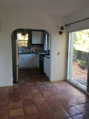 Fridge, microwave, oven, stovetop - By the Bay (St Thomas)