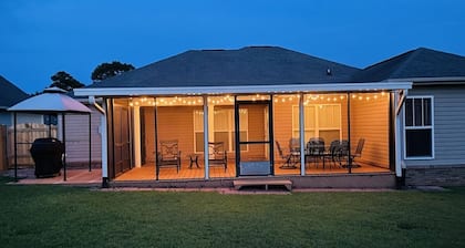 Sleeps 10 I Pet-friendly I Mins to FT Rucker