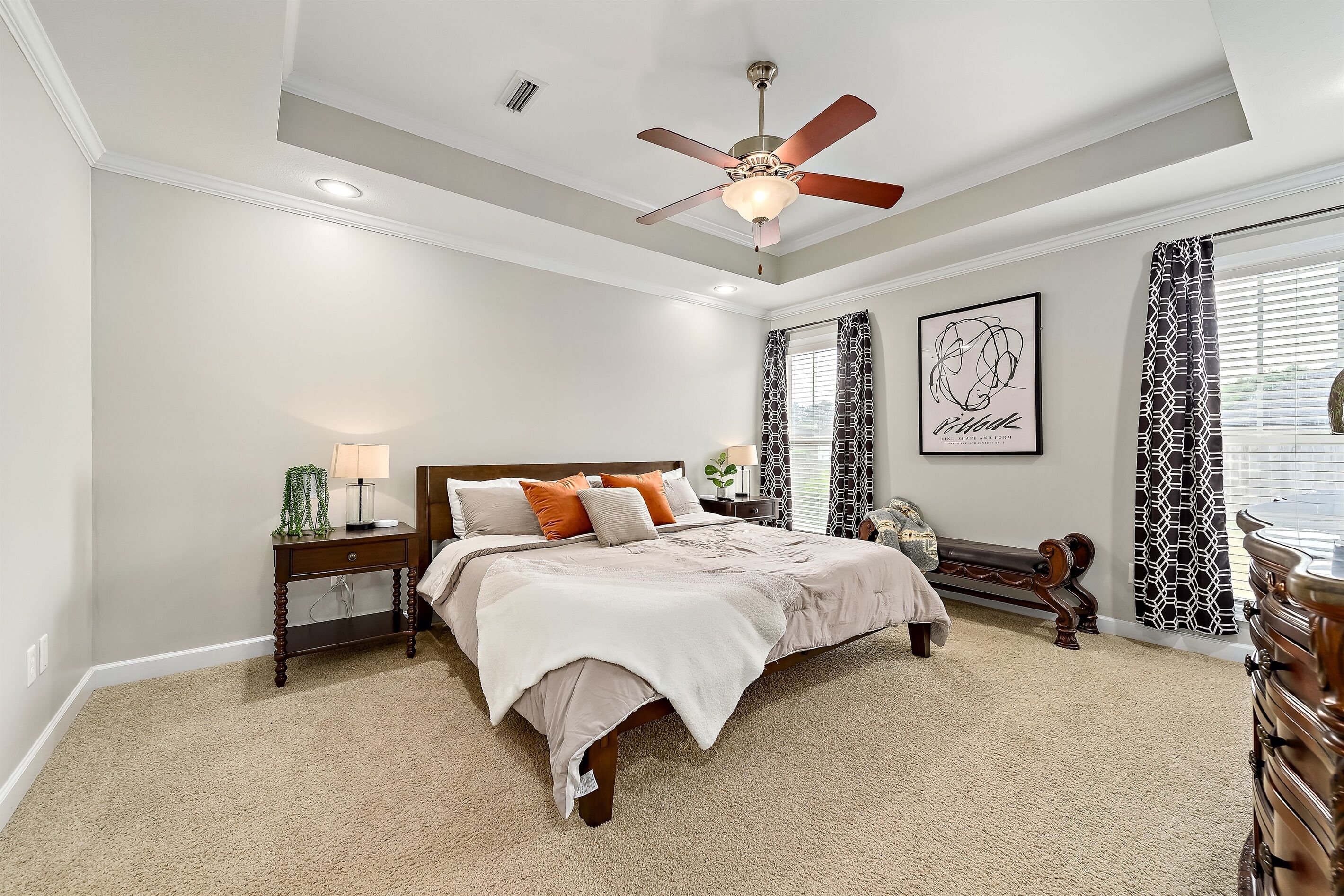 3 bedrooms, desk, iron/ironing board, travel cot