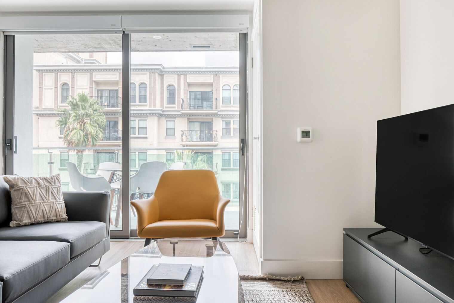 Trendy Downtown 1BR w/ Pool, Gym & W/D near Staples Center, by Blueground