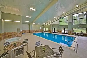 Piscine intérieure, piscine chauffée