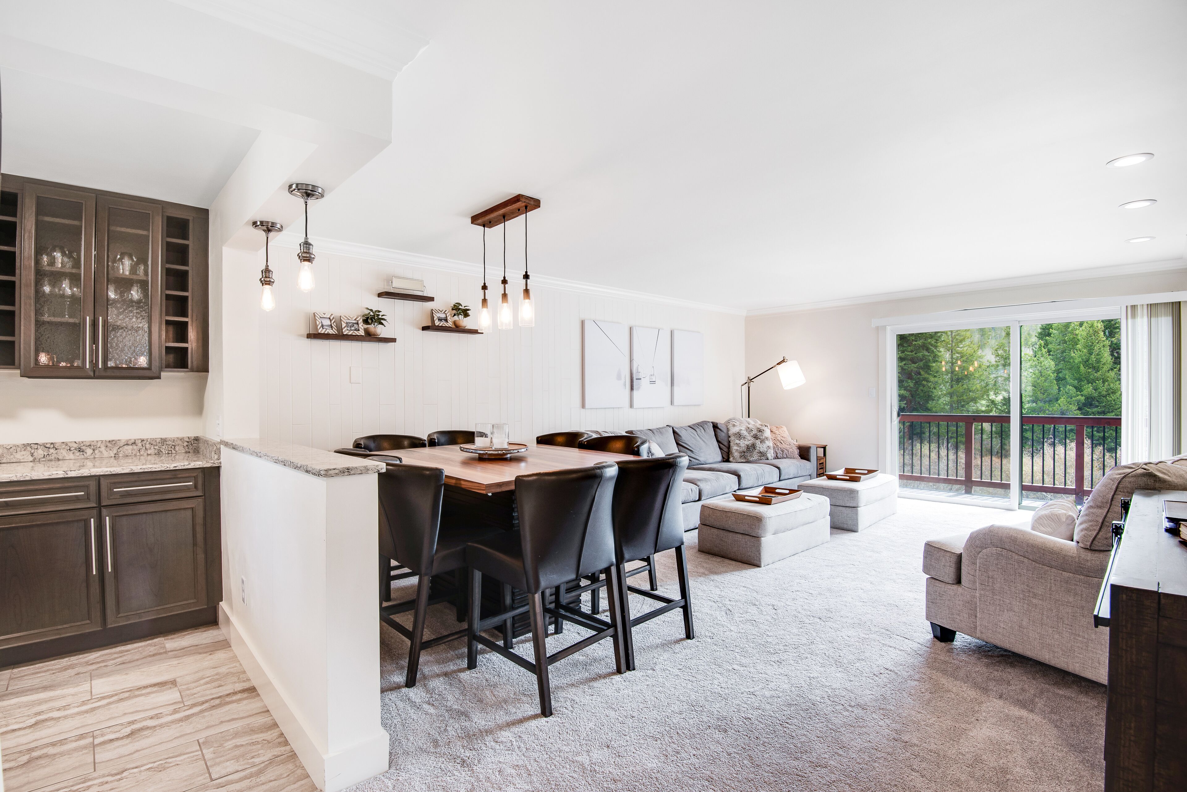 电视、壁炉、书