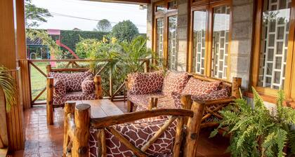 United nations Bluezone stunning, spacious cottage