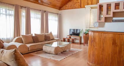 3 Bed House Sleeps 6 - Garden, Parking, Bbq