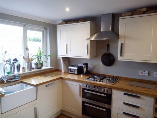 3-Bed House, Sleeps 5, 5 min walk from City Centre