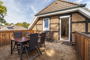 Outdoor dining - Apartment “Sonnenschein” with Balcony & Wi-Fi (Uelzen)