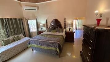 6 bedrooms, desk, iron/ironing board, free WiFi