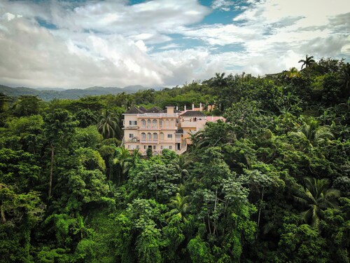 Blu Turey Villa: 6-Bdrm Paradise & Personal Cook!