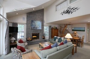 House (1-483 Gore Creek Drive #1) | Exterior