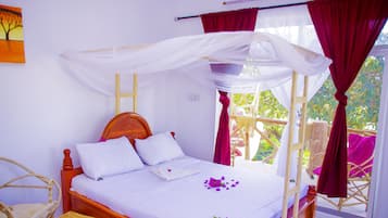 1 bedroom, bed sheets