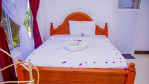 Unclassified image, 5 of 16, button - Room Na - at the left side sea view 3rd flat with 2 guests (Nungwi)