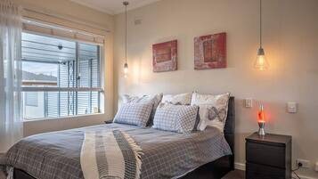 2 bedrooms, iron/ironing board, free WiFi, bed sheets