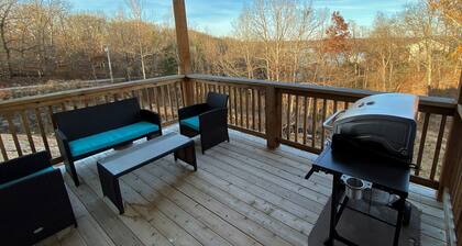 THREE SEASONS -4 Bedroom Villa Great location in Osage Beach