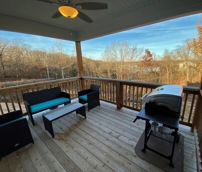 THREE SEASONS -4 Bedroom Villa Great location in Osage Beach