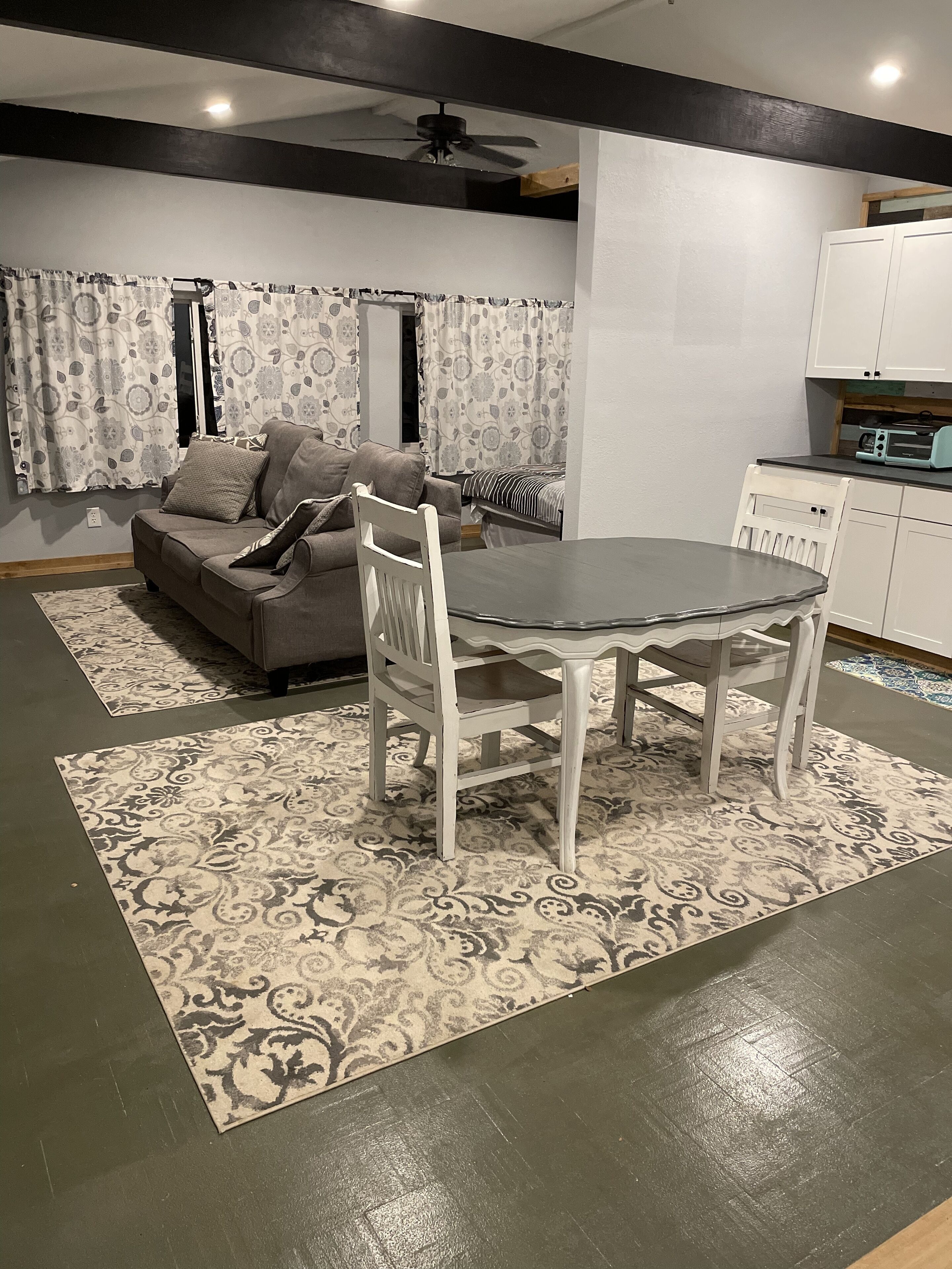 Adorable studio apartment w/ private entry