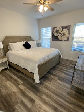 4 bedrooms, iron/ironing board, travel cot, WiFi - Osage Beach Villa MM 21. ATTACHED VILLA MAY BE AVAILABLE. Possible Occ. 16-20 (Osage Beach)